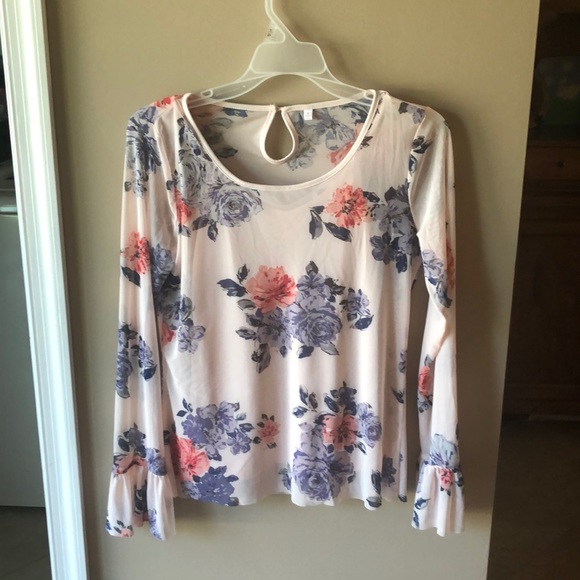 Tops - flower sheer top with sewn in tank top NWOT